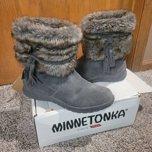 Minnetonka Women's Gray and Brown Fur-Lined Boots